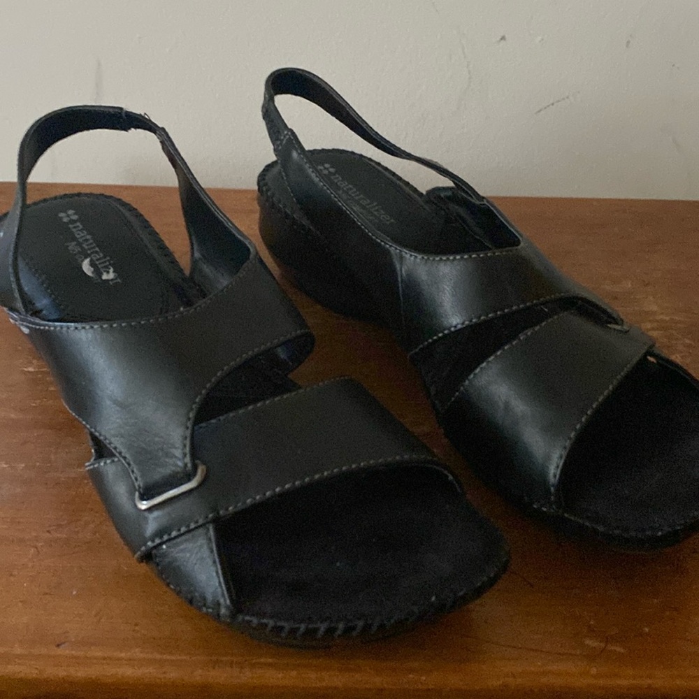 Naturalizer Women's Sz 9N Black Leather Upper Strap Sandals